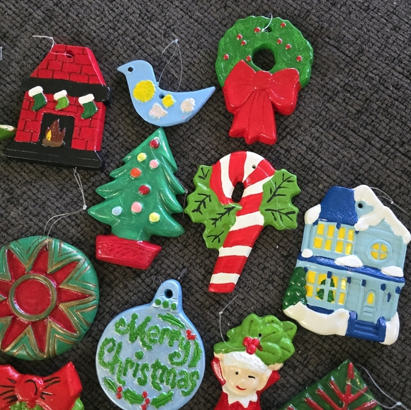 Lot Of 20 Vintage Handpainted Ceramic Christmas Ornaments. Trees, Santa, Estate - Picture 5 of 9